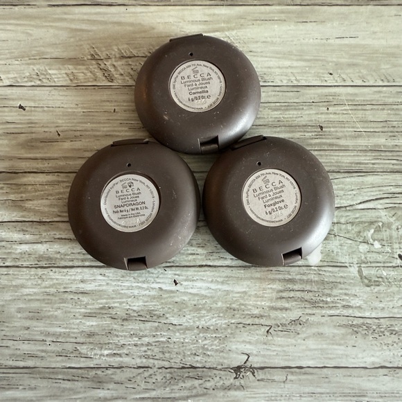 BECCA Luminous Blush Trio- Camellia, Foxglove, Snapdragon - Picture 3 of 9